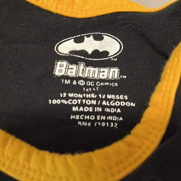 Kids Batman onesie been worn a few times but still in good condition - Picture 2 of 2